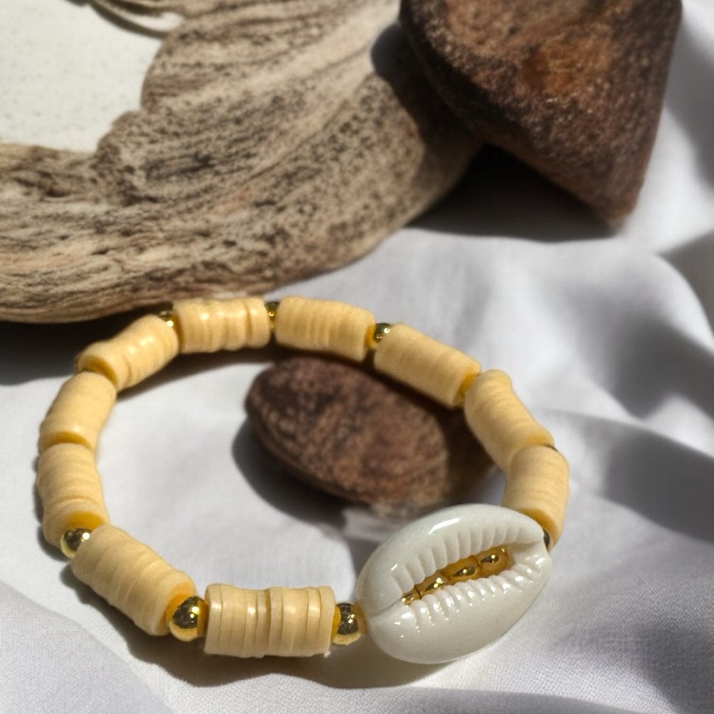 Shell Bracelet - Picture 3 of 3